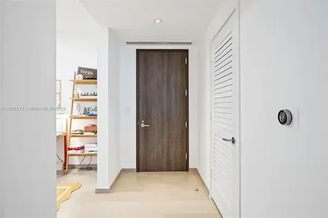 68 SE 6th Street Miami FL 33131