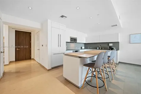 68 SE 6th Street Miami FL 33131