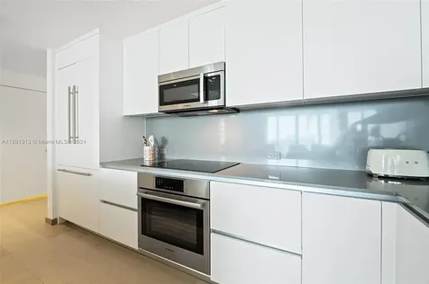 68 SE 6th Street Miami FL 33131