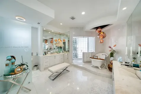 934 S Southlake Drive Hollywood FL 33019
