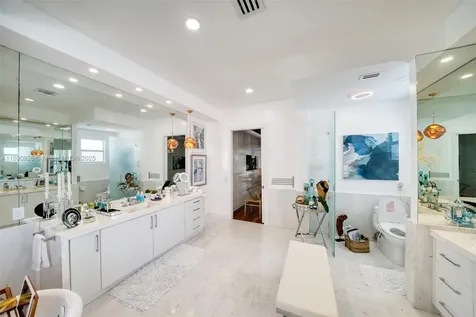 934 S Southlake Drive Hollywood FL 33019