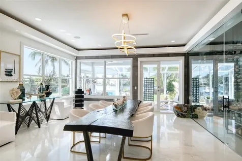 934 S Southlake Drive Hollywood FL 33019