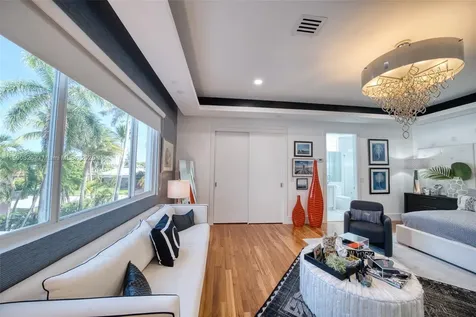 934 S Southlake Drive Hollywood FL 33019