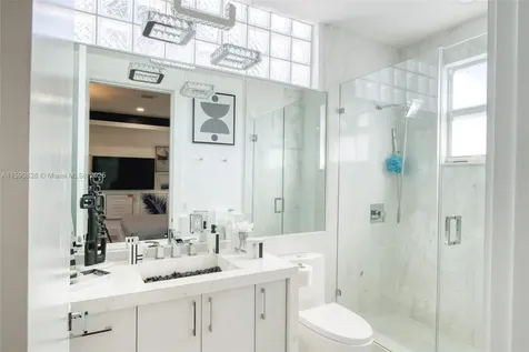 934 S Southlake Drive Hollywood FL 33019