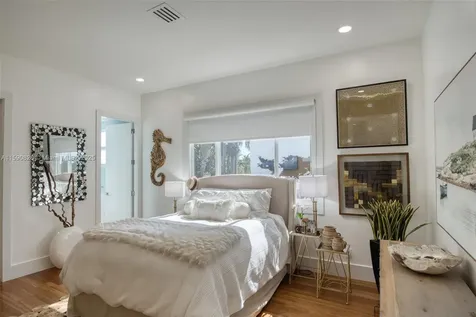 934 S Southlake Drive Hollywood FL 33019