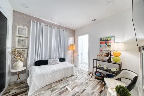 934 S Southlake Drive Hollywood FL 33019