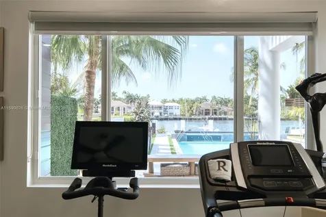 934 S Southlake Drive Hollywood FL 33019