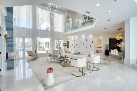 934 S Southlake Drive Hollywood FL 33019
