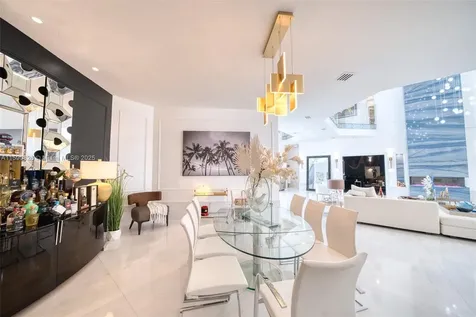 934 S Southlake Drive Hollywood FL 33019