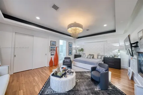 934 S Southlake Drive Hollywood FL 33019