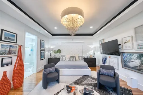 934 S Southlake Drive Hollywood FL 33019