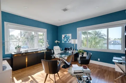 934 S Southlake Drive Hollywood FL 33019