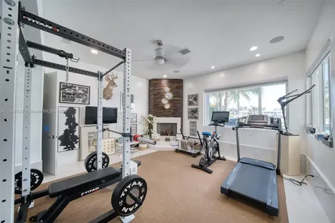 934 S Southlake Drive Hollywood FL 33019