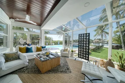 934 S Southlake Drive Hollywood FL 33019