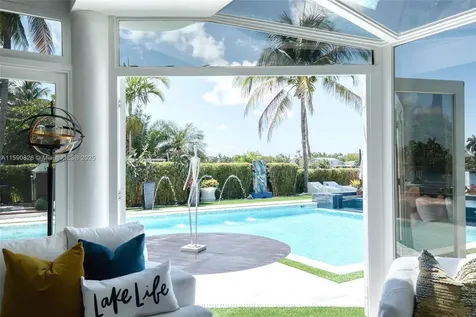 934 S Southlake Drive Hollywood FL 33019