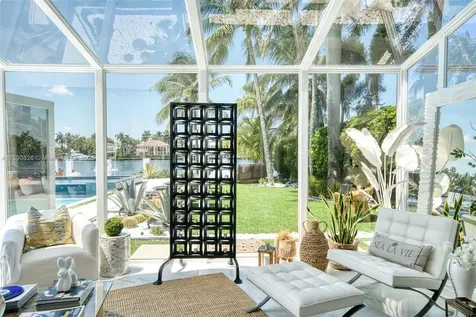 934 S Southlake Drive Hollywood FL 33019