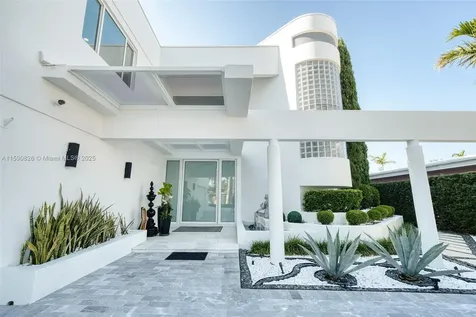 934 S Southlake Drive Hollywood FL 33019