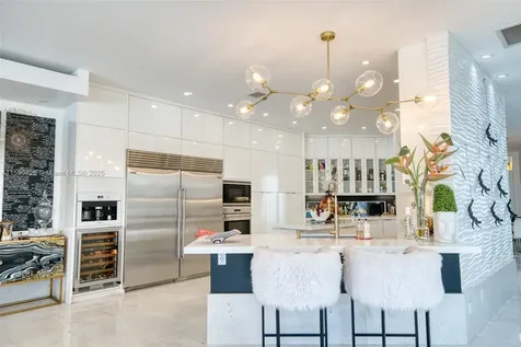 934 S Southlake Drive Hollywood FL 33019