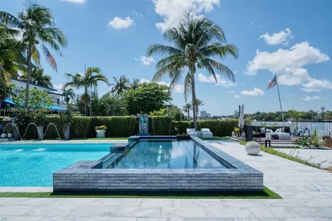 934 S Southlake Drive Hollywood FL 33019