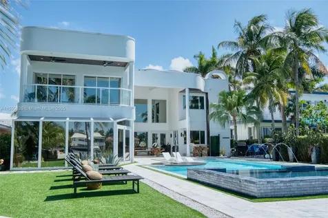 934 S Southlake Drive Hollywood FL 33019