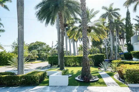 934 S Southlake Drive Hollywood FL 33019