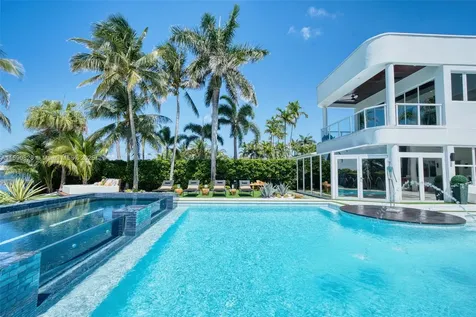 934 S Southlake Drive Hollywood FL 33019