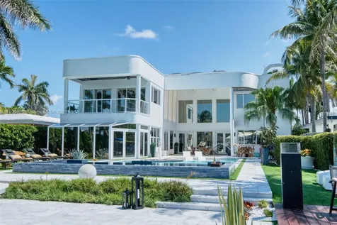 934 S Southlake Drive Hollywood FL 33019