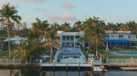 934 S Southlake Drive Hollywood FL 33019