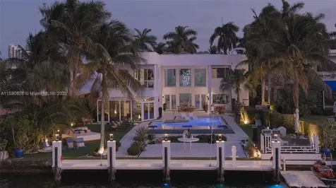 934 S Southlake Drive Hollywood FL 33019