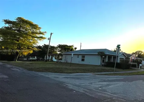 6 NW Avenue Hallandale Beach FL 33009