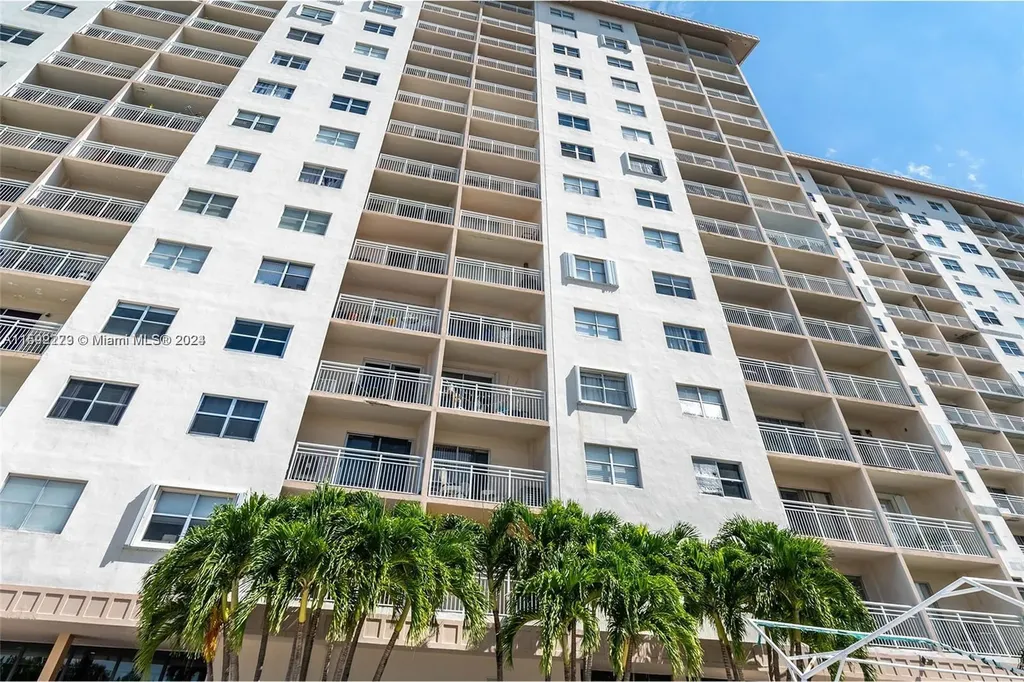 400 Kings Point Drive Sunny Isles Beach FL 33160