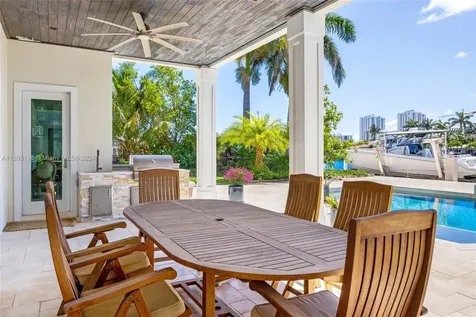 2726 SE 11th Street Pompano Beach FL 33062