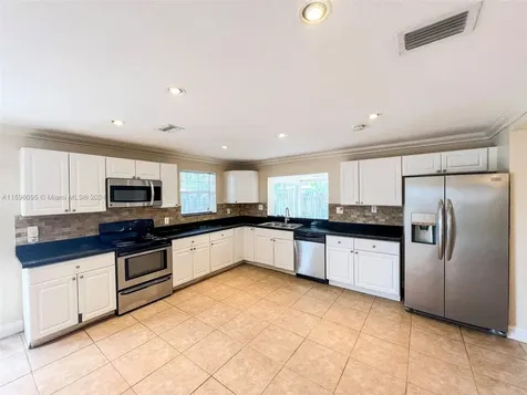 8201 NW 74th Avenue Tamarac FL 33321
