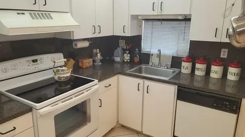 Pembroke Pines FL 33025