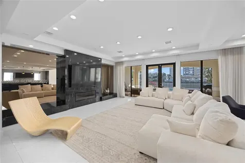Hallandale Beach FL 33009