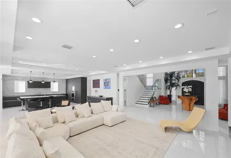 Hallandale Beach FL 33009