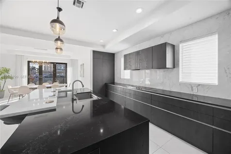 Hallandale Beach FL 33009