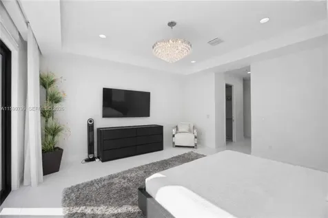 Hallandale Beach FL 33009