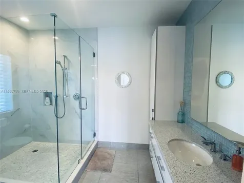 Hallandale Beach FL 33009