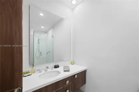 Hallandale Beach FL 33009