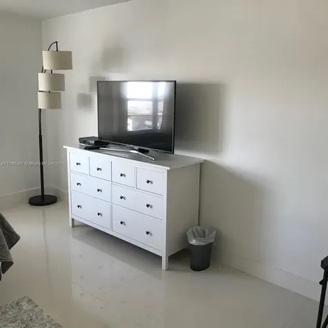 100 Lincoln Road Miami Beach FL 33139