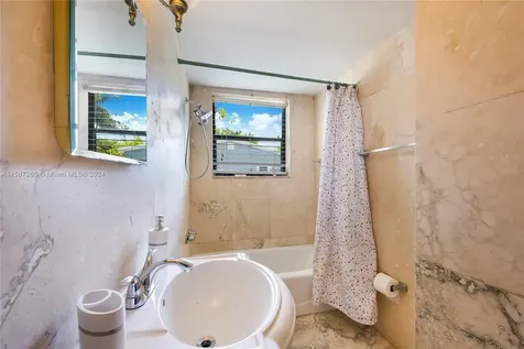 15720 NE 15th Place North Miami Beach FL 33162