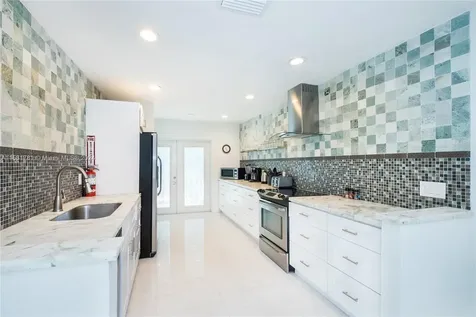 210 SE 4th Street Dania Beach FL 33004