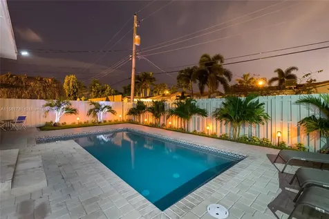 210 SE 4th Street Dania Beach FL 33004