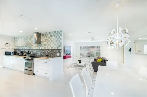 210 SE 4th Street Dania Beach FL 33004