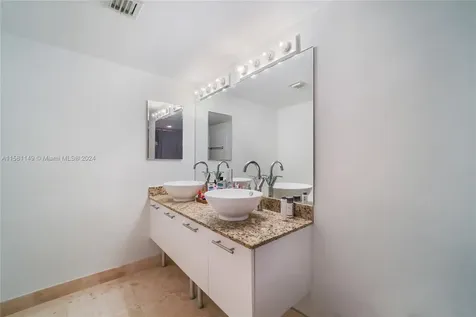 41 SE 5th Street Miami FL 33131