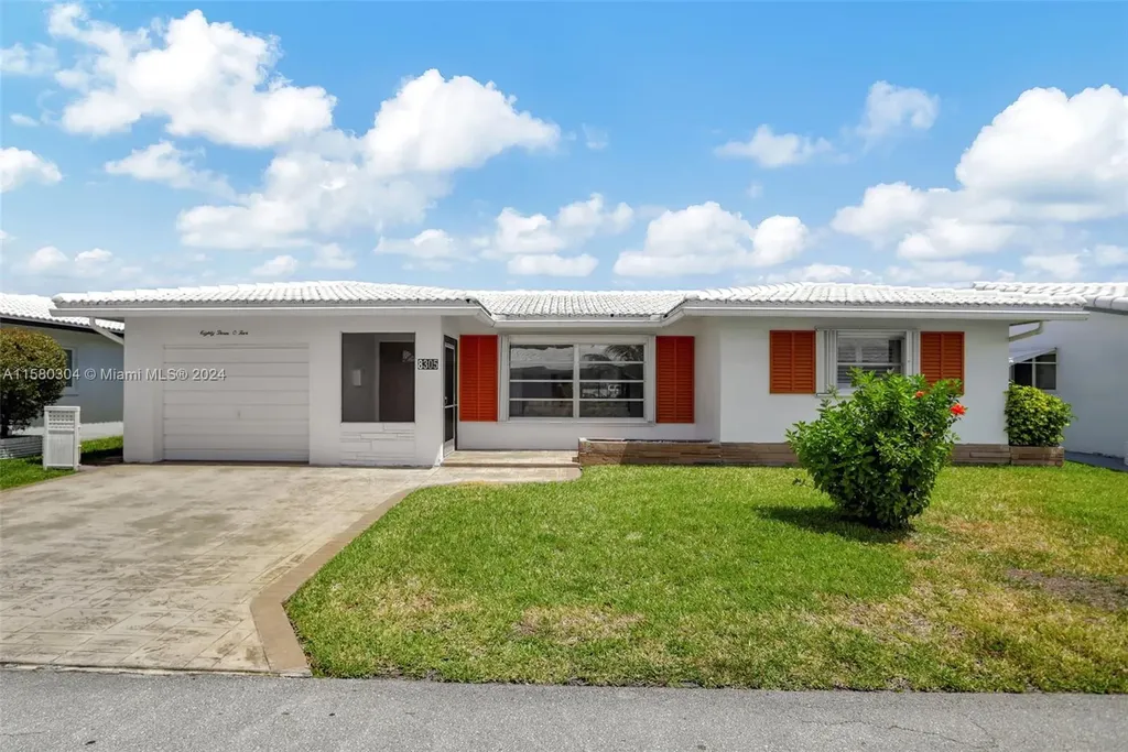 8305 NW 59th Place Tamarac FL 33321