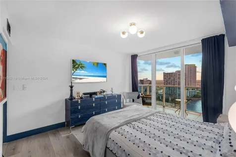 31 SE 5th Street Miami FL 33131