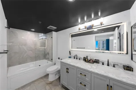 31 SE 5th Street Miami FL 33131