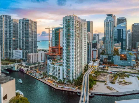 31 SE 5th Street Miami FL 33131